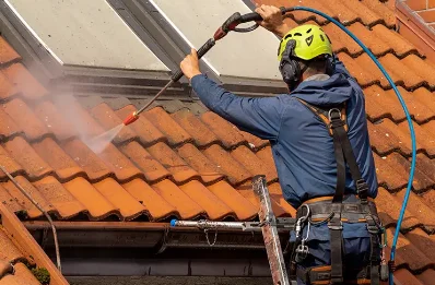 Démoussage et hydrofuge de toiture à Coubeyrac